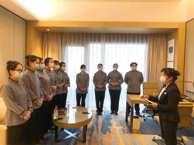 服務(wù)黨代會 學子展風采